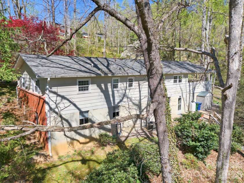 50 Hemlock Street, Arden, NC 28704.  MLS# CAR4364356, YatesRealty ID 17655. 
