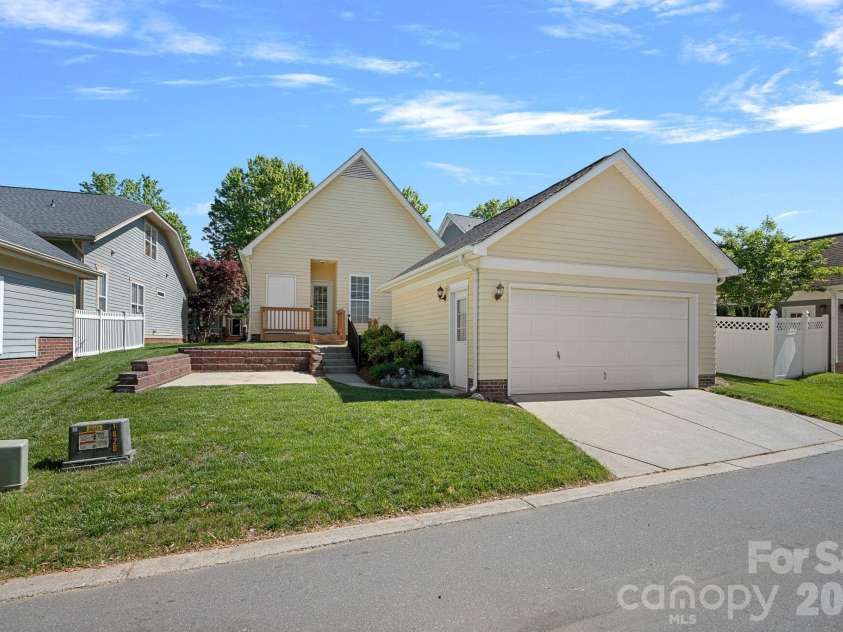 16506 Spruell Street, Huntersville, NC 28078.  MLS# CAR4368791, YatesRealty ID 17656. 