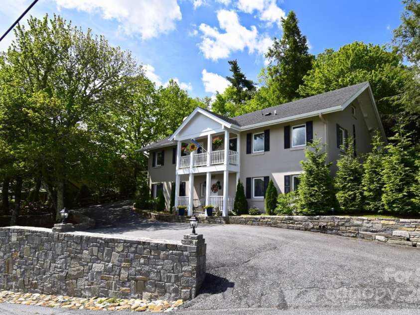 195 Fairway Lane, Blowing Rock, NC 28605.  MLS# CAR4264940, YatesRealty ID 17656. 