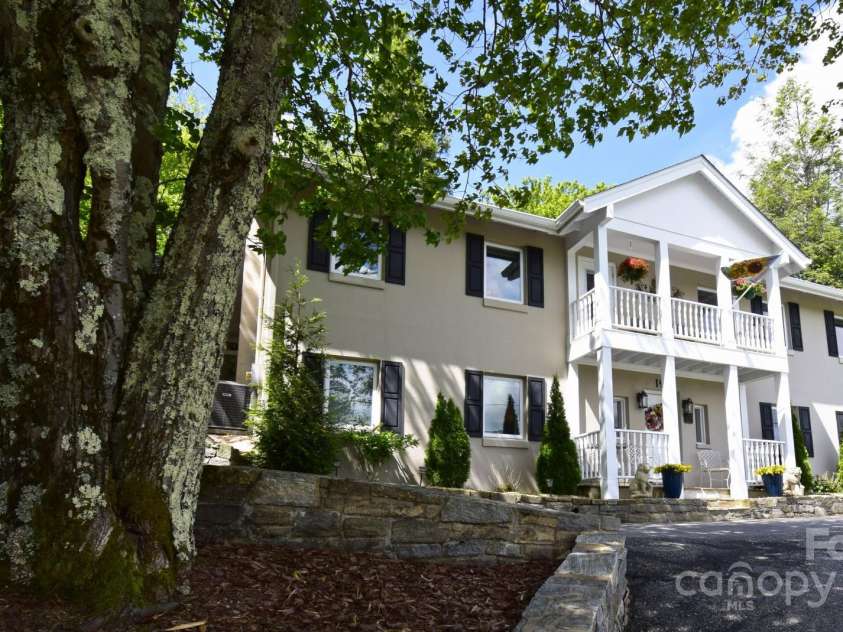195 Fairway Lane, Blowing Rock, NC 28605.  MLS# CAR4264940, YatesRealty ID 17656. 