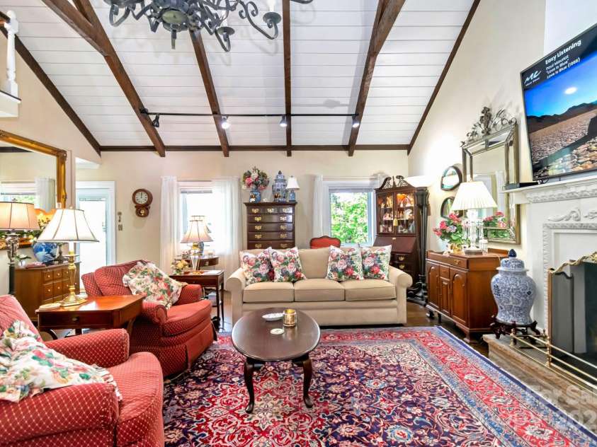 195 Fairway Lane, Blowing Rock, NC 28605.  MLS# CAR4264940, YatesRealty ID 17656. 