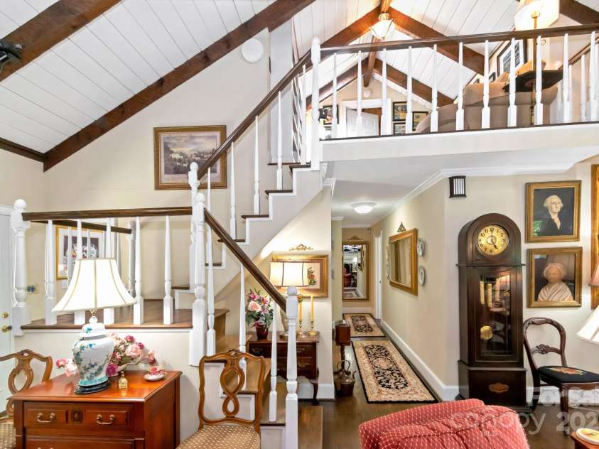 195 Fairway Lane, Blowing Rock, NC 28605.  MLS# CAR4264940, YatesRealty ID 17656. 