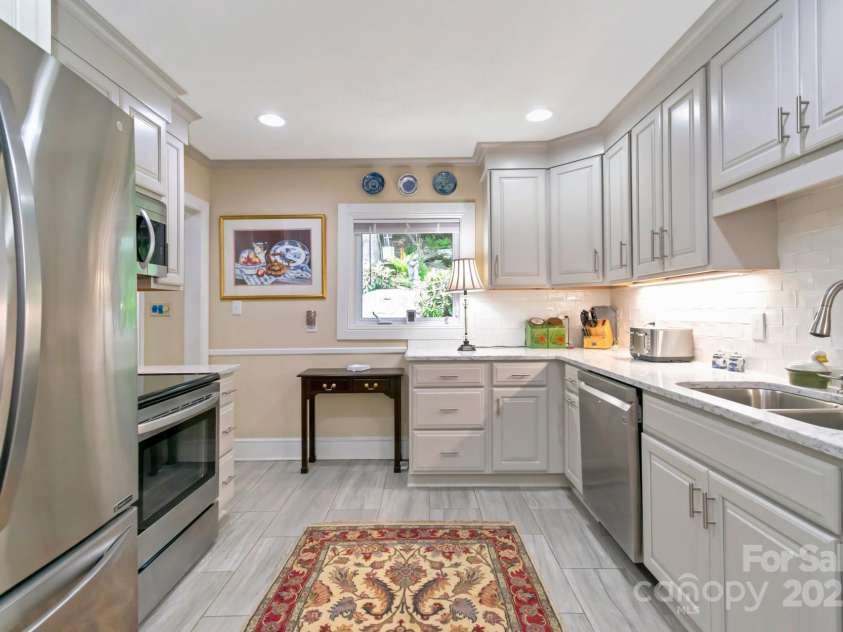 195 Fairway Lane, Blowing Rock, NC 28605.  MLS# CAR4264940, YatesRealty ID 17656. 