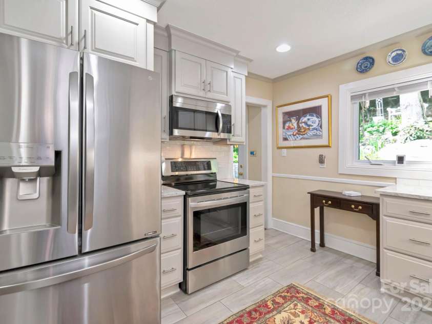 195 Fairway Lane, Blowing Rock, NC 28605.  MLS# CAR4264940, YatesRealty ID 17656. 