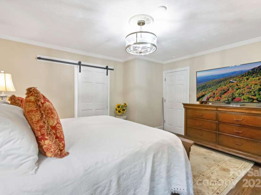 195 Fairway Lane, Blowing Rock, NC 28605.  MLS# CAR4264940, YatesRealty ID 17656. 