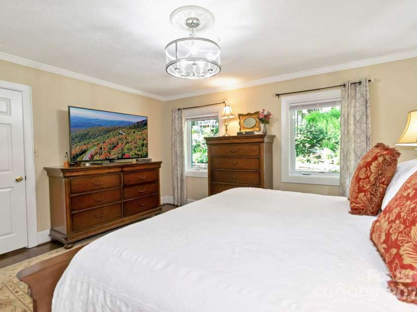 195 Fairway Lane, Blowing Rock, NC 28605.  MLS# CAR4264940, YatesRealty ID 17656. 