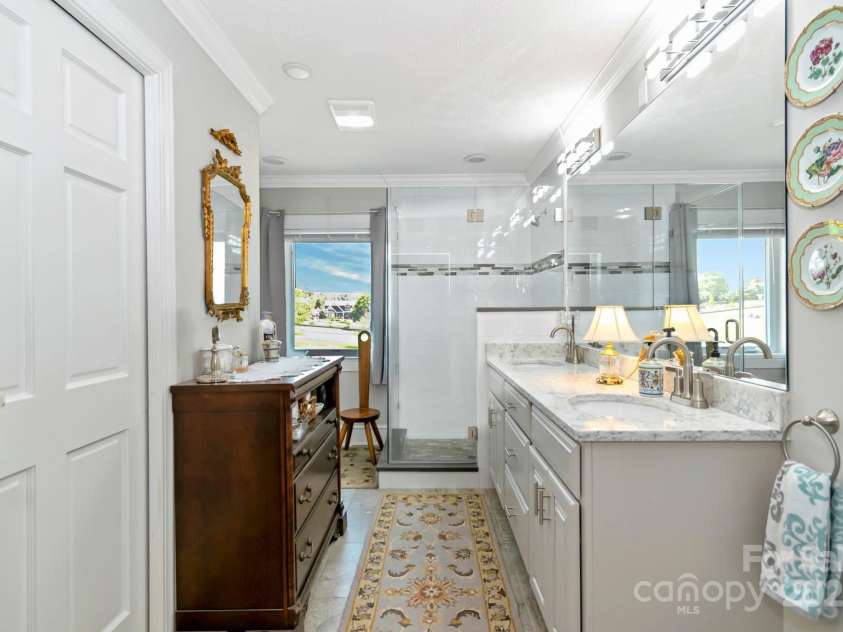 195 Fairway Lane, Blowing Rock, NC 28605.  MLS# CAR4264940, YatesRealty ID 17656. 