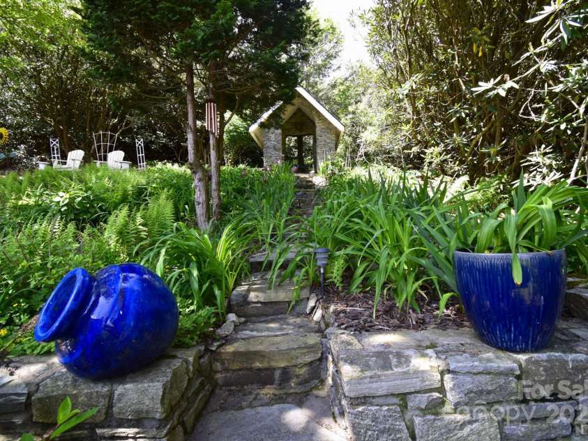 195 Fairway Lane, Blowing Rock, NC 28605.  MLS# CAR4264940, YatesRealty ID 17656. 