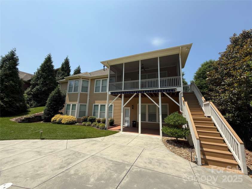 14700 Old Vermillion Drive, Huntersville, NC 28078.  MLS# CAR4265181, YatesRealty ID 17657. 