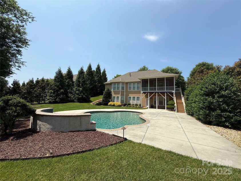 14700 Old Vermillion Drive, Huntersville, NC 28078.  MLS# CAR4265181, YatesRealty ID 17657. 