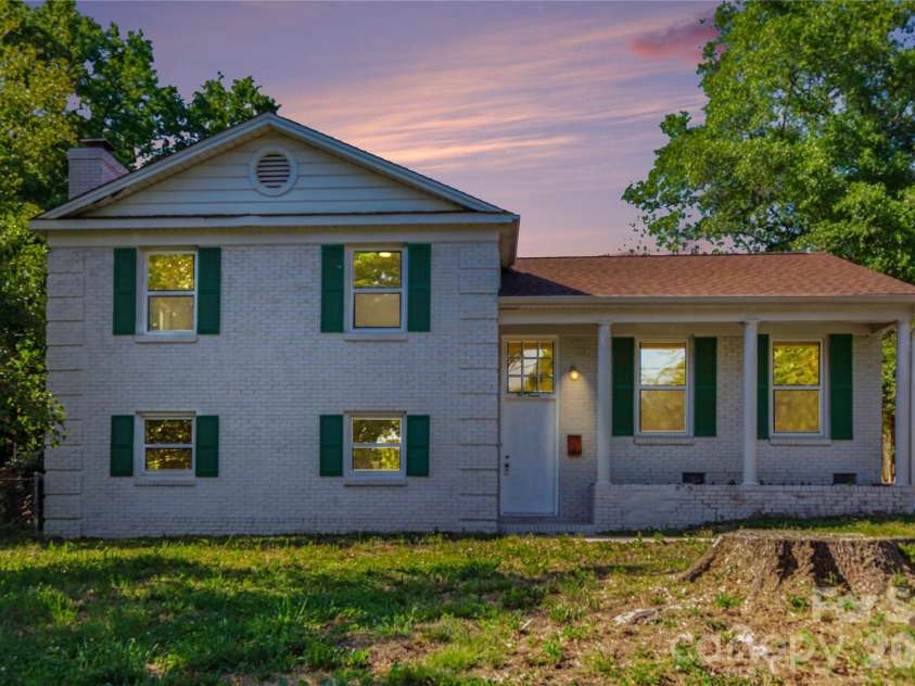 5439 Kerry Lane, Charlotte, NC 28215.  MLS# CAR4370657, YatesRealty ID 17657. 
