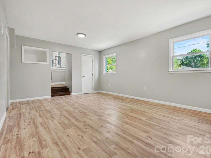 5439 Kerry Lane, Charlotte, NC 28215.  MLS# CAR4370657, YatesRealty ID 17657. 