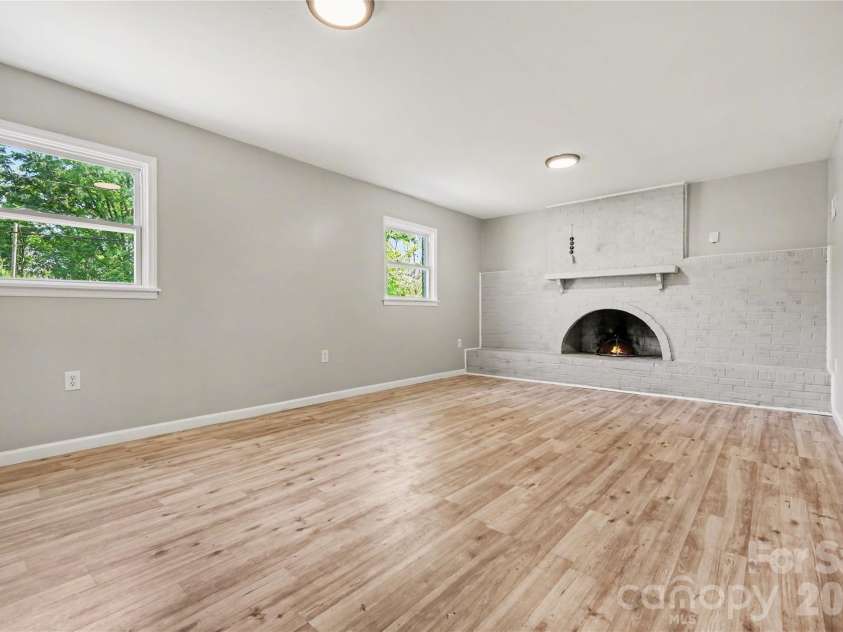 5439 Kerry Lane, Charlotte, NC 28215.  MLS# CAR4370657, YatesRealty ID 17657. 