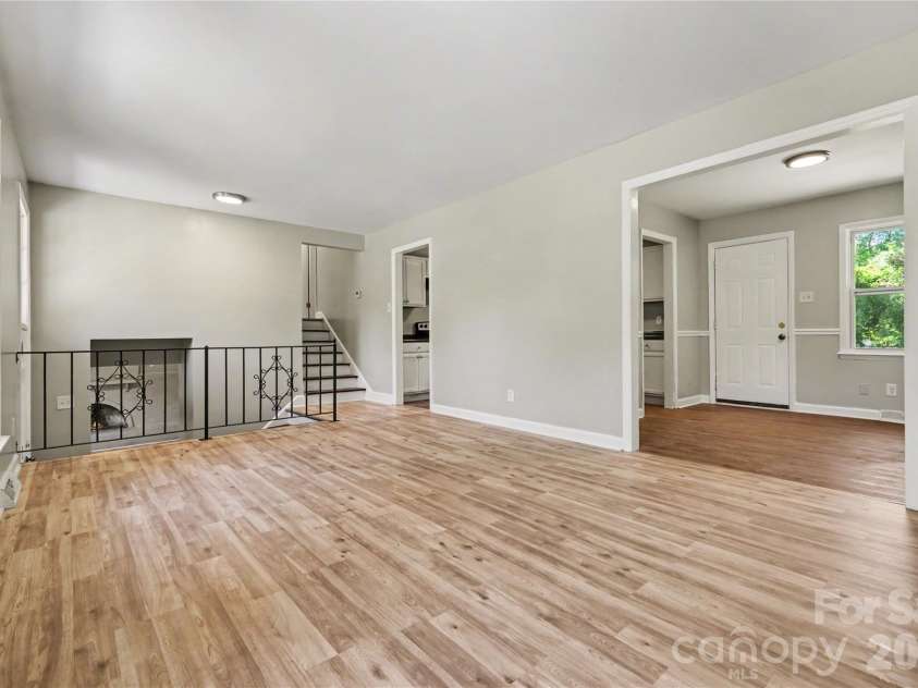 5439 Kerry Lane, Charlotte, NC 28215.  MLS# CAR4370657, YatesRealty ID 17657. 