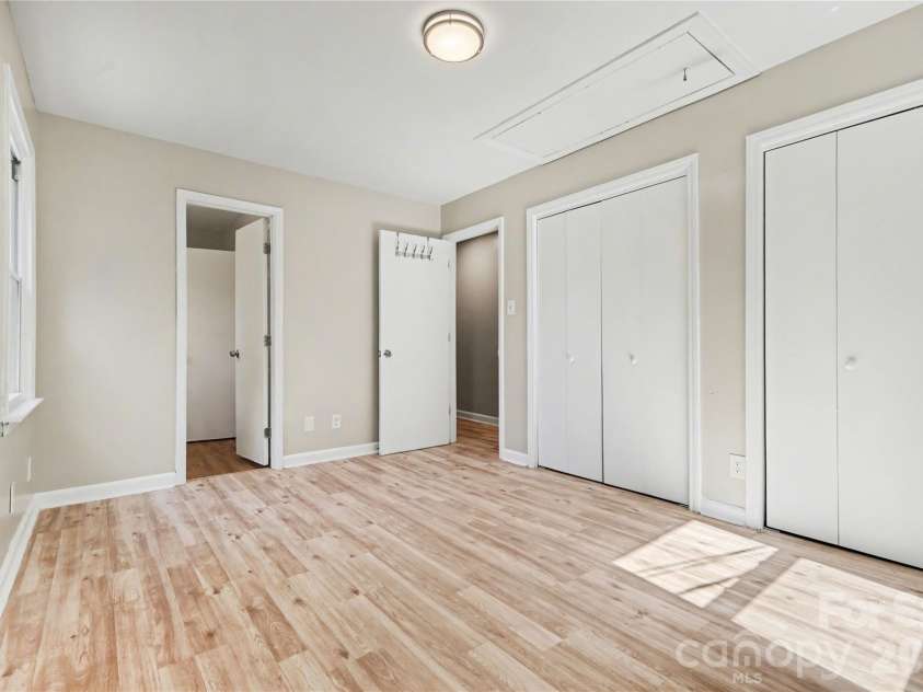 5439 Kerry Lane, Charlotte, NC 28215.  MLS# CAR4370657, YatesRealty ID 17657. 