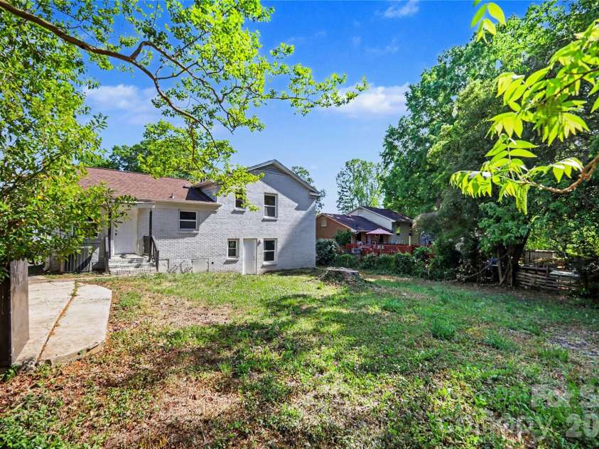 5439 Kerry Lane, Charlotte, NC 28215.  MLS# CAR4370657, YatesRealty ID 17657. 