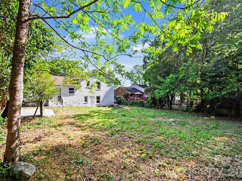 5439 Kerry Lane, Charlotte, NC 28215.  MLS# CAR4370657, YatesRealty ID 17657. 