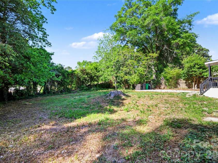 5439 Kerry Lane, Charlotte, NC 28215.  MLS# CAR4370657, YatesRealty ID 17657. 