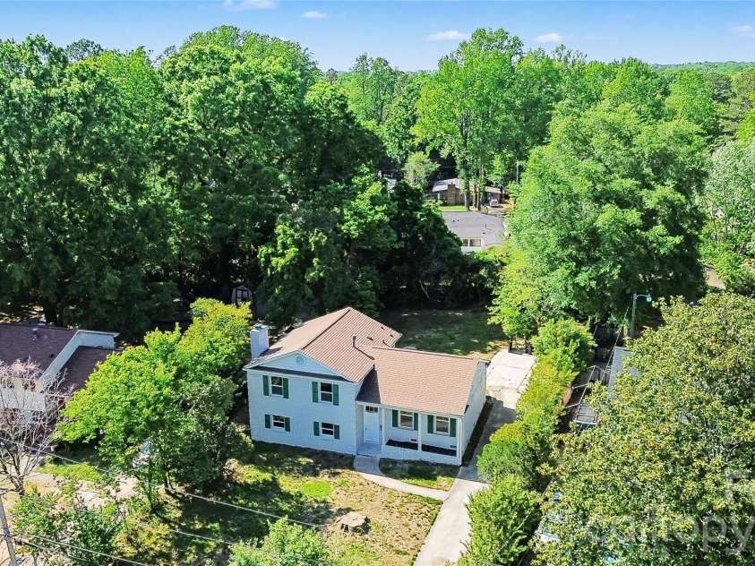 5439 Kerry Lane, Charlotte, NC 28215.  MLS# CAR4370657, YatesRealty ID 17657. 