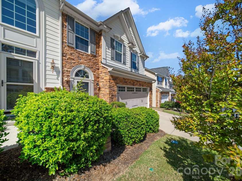 115 Inlet Point Drive, Fort Mill, SC 29708.  MLS# CAR4368782, YatesRealty ID 17658. 