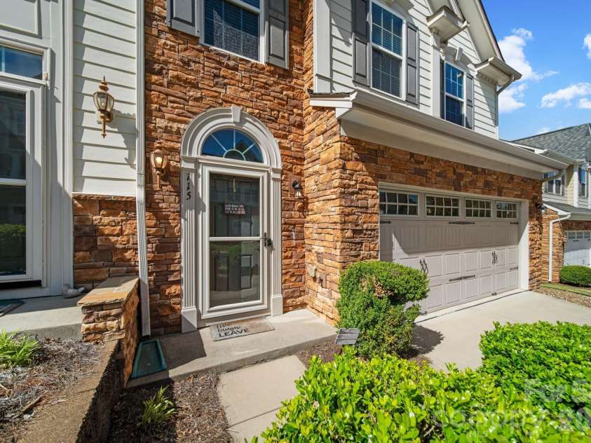 115 Inlet Point Drive, Fort Mill, SC 29708.  MLS# CAR4368782, YatesRealty ID 17658. 