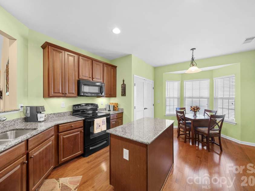 115 Inlet Point Drive, Fort Mill, SC 29708.  MLS# CAR4368782, YatesRealty ID 17658. 