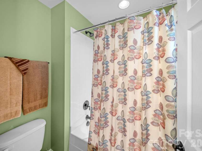 115 Inlet Point Drive, Fort Mill, SC 29708.  MLS# CAR4368782, YatesRealty ID 17658. 