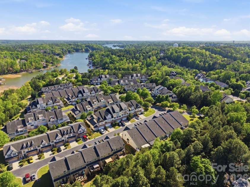 115 Inlet Point Drive, Fort Mill, SC 29708.  MLS# CAR4368782, YatesRealty ID 17658. 