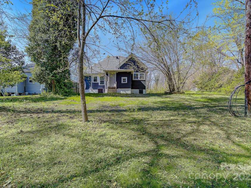 209 Yadkin Avenue, Spencer, NC 28159.  MLS# CAR4240843, YatesRealty ID 17659. 