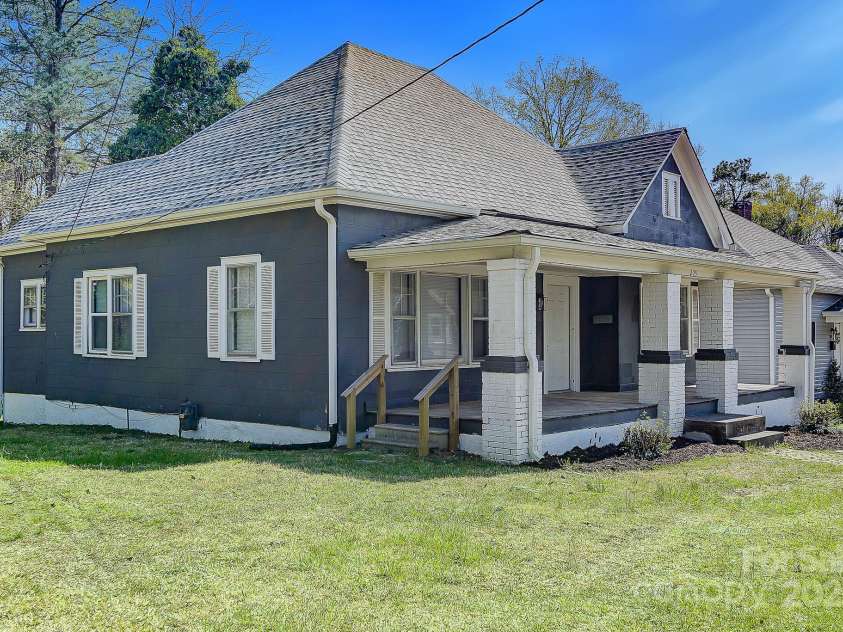 209 Yadkin Avenue, Spencer, NC 28159.  MLS# CAR4240843, YatesRealty ID 17659. 