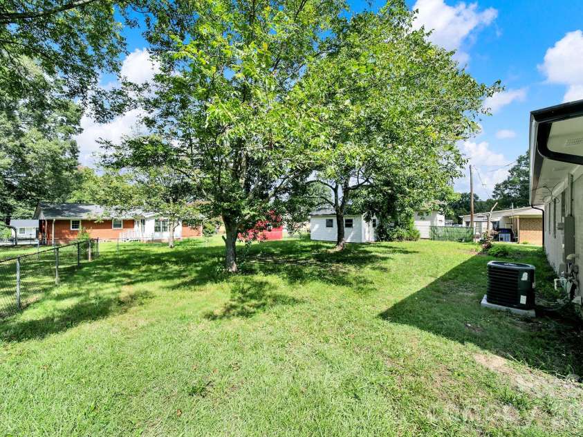 512 Villa Street, Kannapolis, NC 28083.  MLS# CAR4371750, YatesRealty ID 17659. 