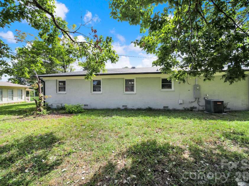 512 Villa Street, Kannapolis, NC 28083.  MLS# CAR4371750, YatesRealty ID 17659. 