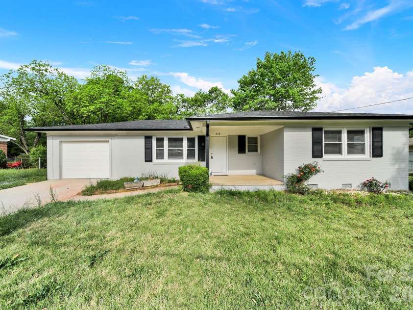 512 Villa Street, Kannapolis, NC 28083.  MLS# CAR4371750, YatesRealty ID 17659. 