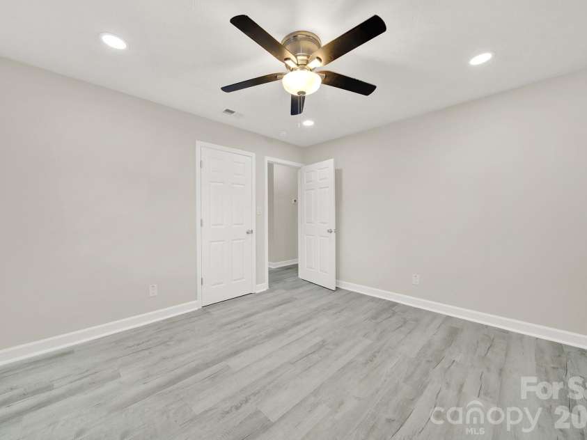 512 Villa Street, Kannapolis, NC 28083.  MLS# CAR4371750, YatesRealty ID 17659. 