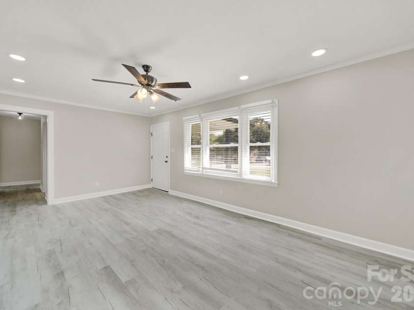 512 Villa Street, Kannapolis, NC 28083.  MLS# CAR4371750, YatesRealty ID 17659. 
