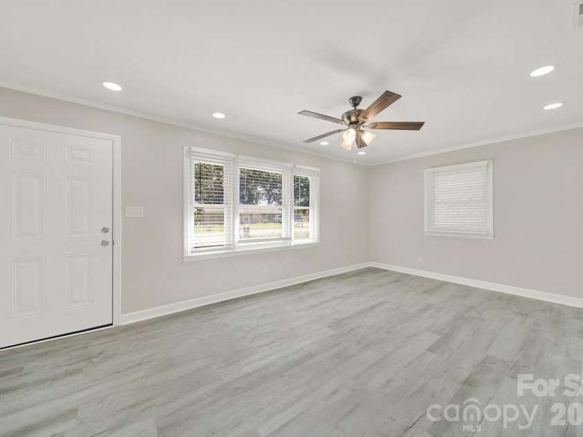 512 Villa Street, Kannapolis, NC 28083.  MLS# CAR4371750, YatesRealty ID 17659. 