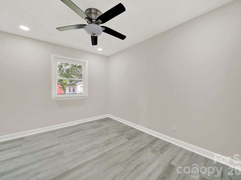 512 Villa Street, Kannapolis, NC 28083.  MLS# CAR4371750, YatesRealty ID 17659. 