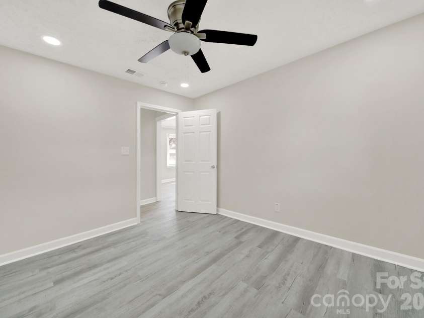 512 Villa Street, Kannapolis, NC 28083.  MLS# CAR4371750, YatesRealty ID 17659. 