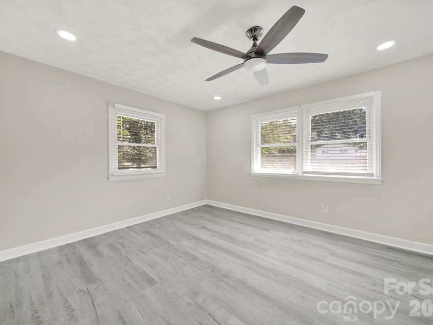512 Villa Street, Kannapolis, NC 28083.  MLS# CAR4371750, YatesRealty ID 17659. 