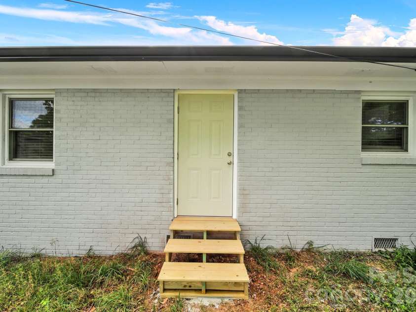 512 Villa Street, Kannapolis, NC 28083.  MLS# CAR4371750, YatesRealty ID 17659. 
