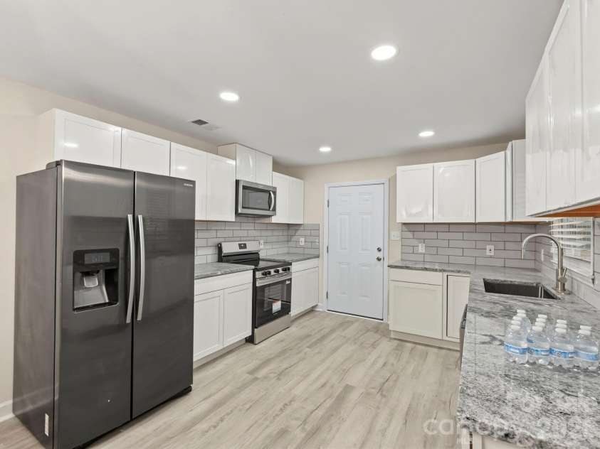 512 Villa Street, Kannapolis, NC 28083.  MLS# CAR4428558, YatesRealty ID 17659. 