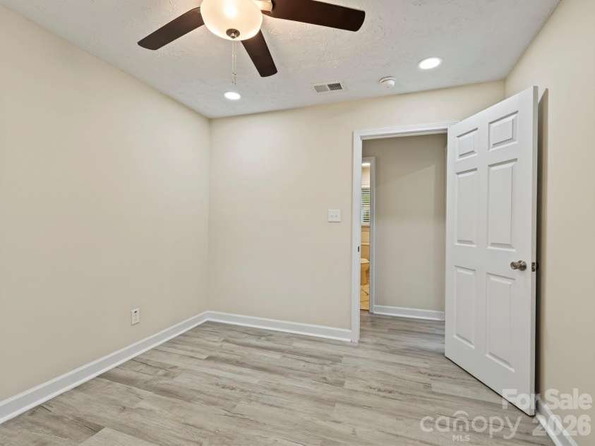 512 Villa Street, Kannapolis, NC 28083.  MLS# CAR4428558, YatesRealty ID 17659. 