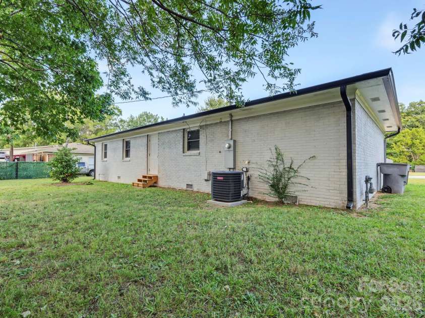 512 Villa Street, Kannapolis, NC 28083.  MLS# CAR4428558, YatesRealty ID 17659. 