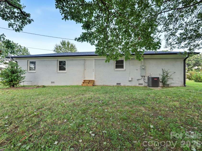 512 Villa Street, Kannapolis, NC 28083.  MLS# CAR4428558, YatesRealty ID 17659. 