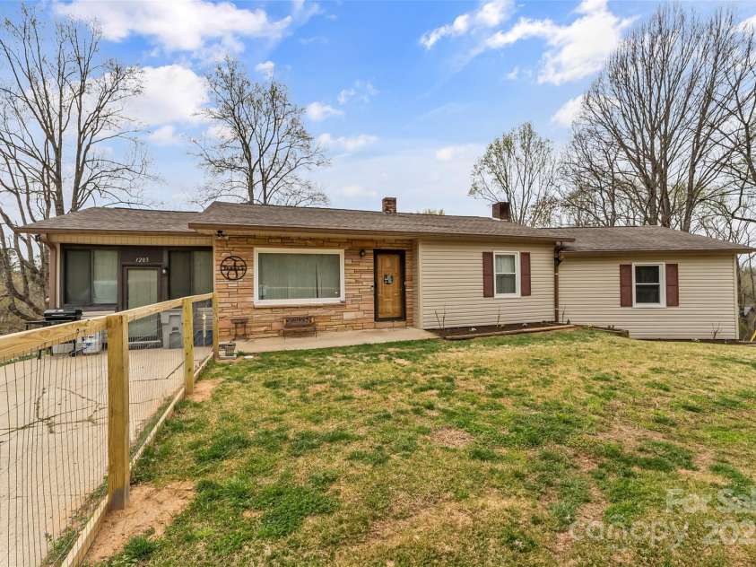1203 Virginia Street, Lenoir, NC 28645.  MLS# CAR4243466, YatesRealty ID 17660. 