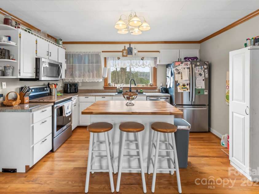 1203 Virginia Street, Lenoir, NC 28645.  MLS# CAR4243466, YatesRealty ID 17660. 