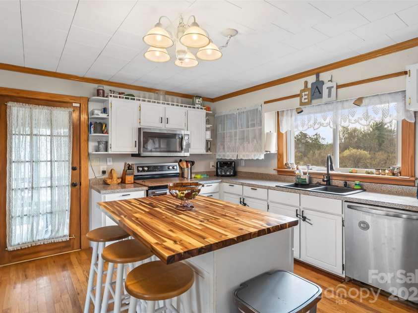 1203 Virginia Street, Lenoir, NC 28645.  MLS# CAR4243466, YatesRealty ID 17660. 