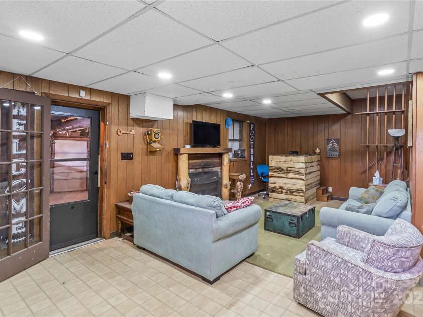 1203 Virginia Street, Lenoir, NC 28645.  MLS# CAR4243466, YatesRealty ID 17660. 