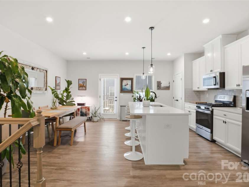 1311 Ashbury Street, Charlotte, NC 28216.  MLS# CAR4370240, YatesRealty ID 17660. Bright & Open Living Space! 