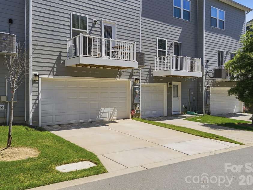 1311 Ashbury Street, Charlotte, NC 28216.  MLS# CAR4370240, YatesRealty ID 17660. Full Driveway - enough space for two vehicles
